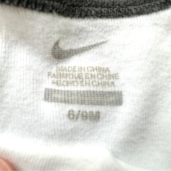 ⭐️ 5 for $25 Set of 2 Baby Onesies Size 6-9 Months - Picture 6 of 9